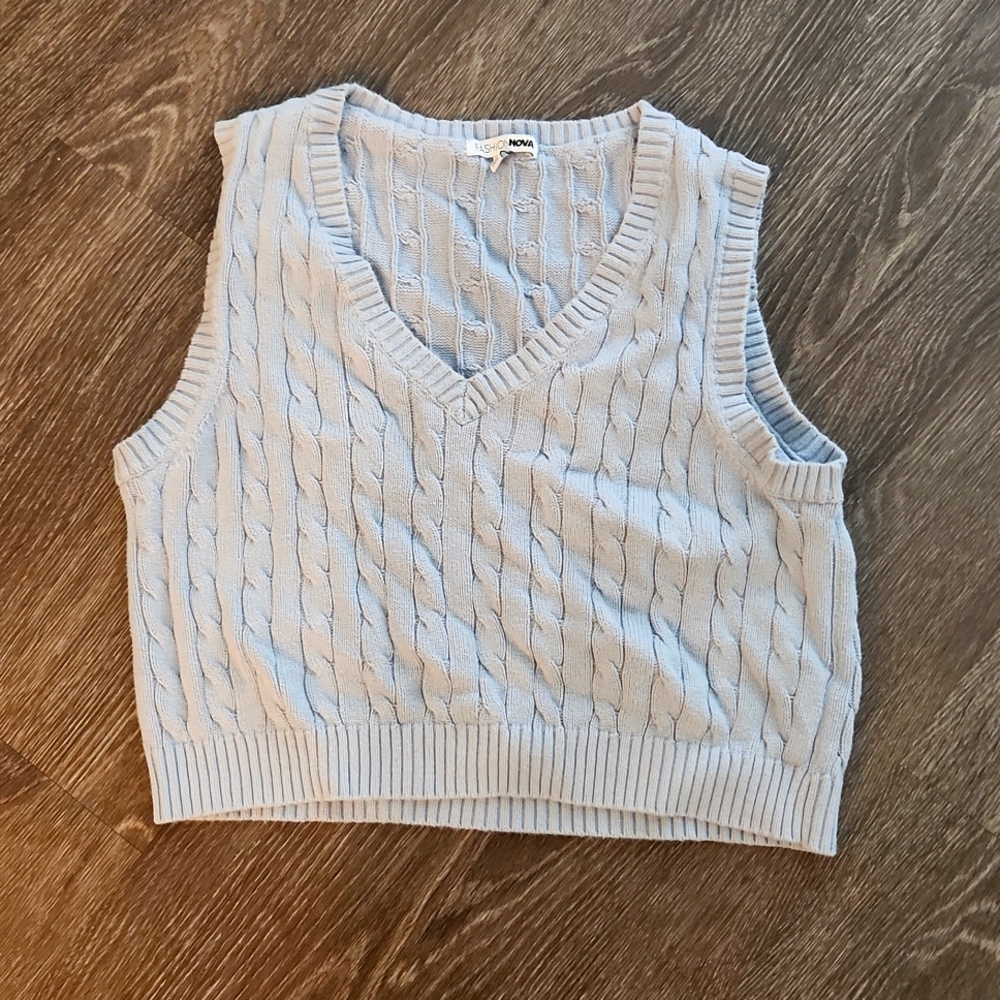 🌸 Powder blue sweater vest